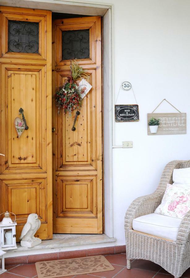 Bed and Breakfast Tre Civette Sul Como Marina di Massa Exterior foto
